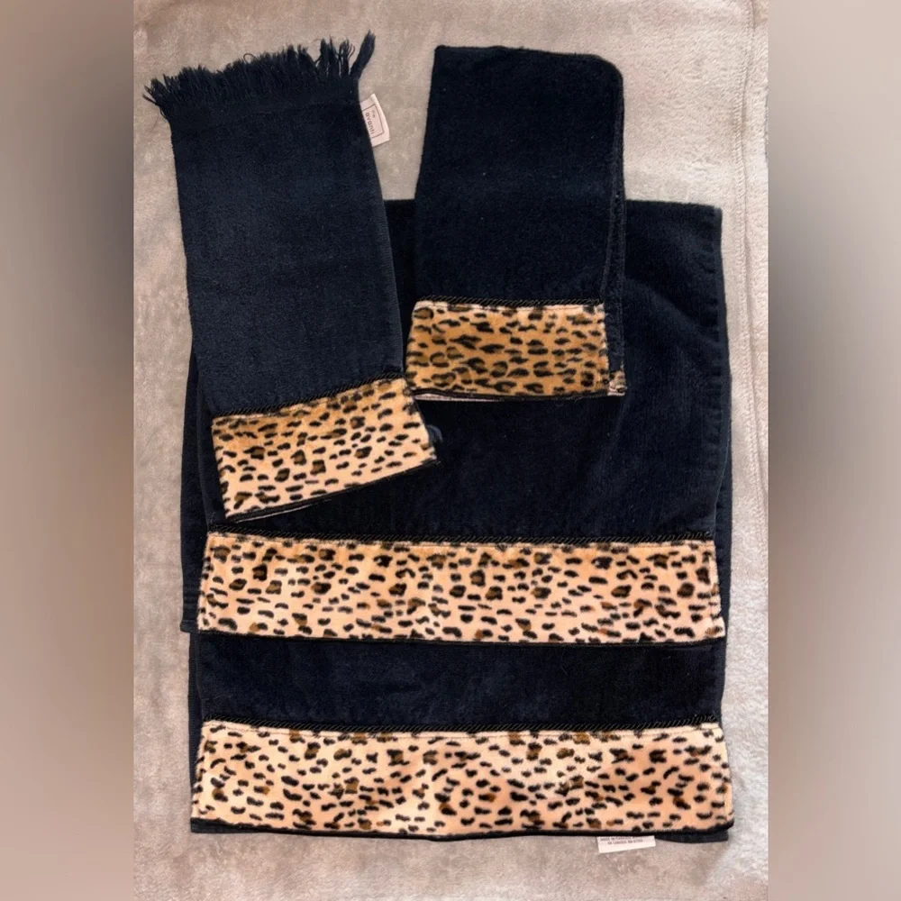 Avanti Leopard bathroom set. 2 Hand Towels, 1 Fingertip towel, 1 Wash cloth